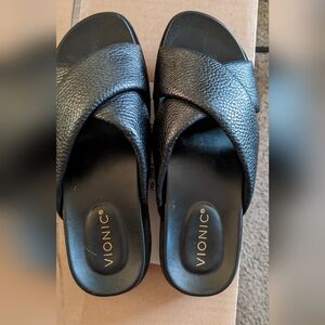 Vionic Vesta Women's Textured Black Slide Sandals